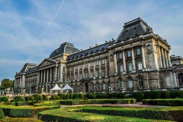 The Royal Palace in Brussels is surrounded by manicured gardens under a blue sky representing Brussels Wallpapers, HD Desktop Wallpaper