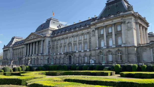 The royal palace in Brussels city stands behind a manicured garden with trimmed bushes and hedges, 4K Desktop Wallpaper