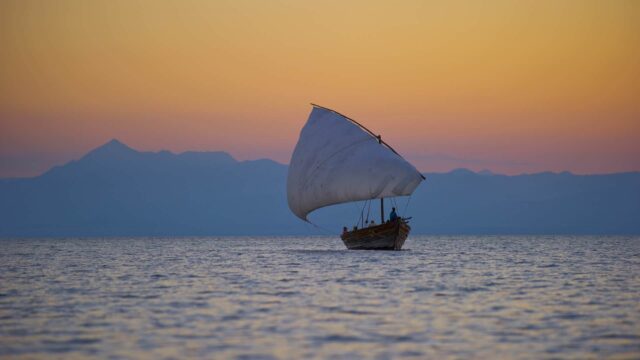 Sailing Into The Sunset On Lake Malawi Wallpaper
