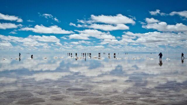 Salar De Uyuni Bolivia Stunning Reflection View with Tourists on Salt Flats Wallpaper