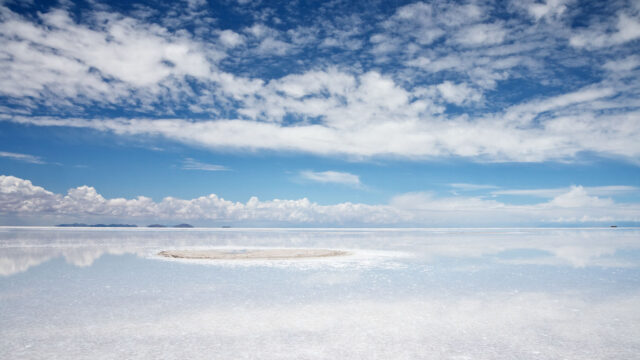 Salar De Uyuni Bolivia Stunning Reflective Salt Flats Wallpaper