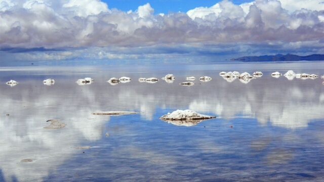 Salar De Uyuni Bolivia Wallpaper Stunning Reflection of Salt Flats and Sky