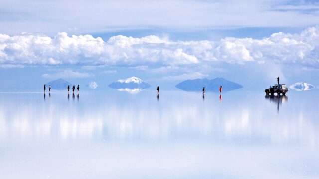 Salar de Uyuni Bolivia Mirror Effect Landscape with Tourists and 4x4 Vehicle Wallpaper