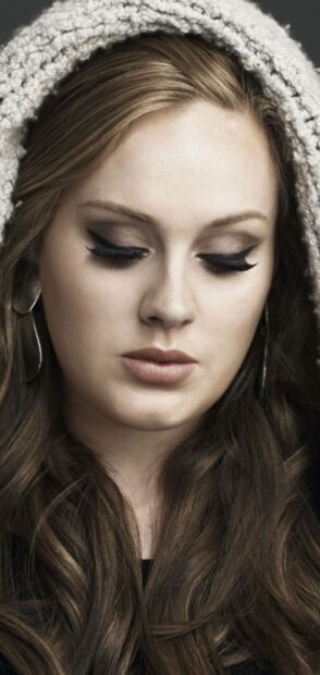 A close up of Adele with long hair and subtle makeup wearing a knit hood, HD Phone Wallpaper