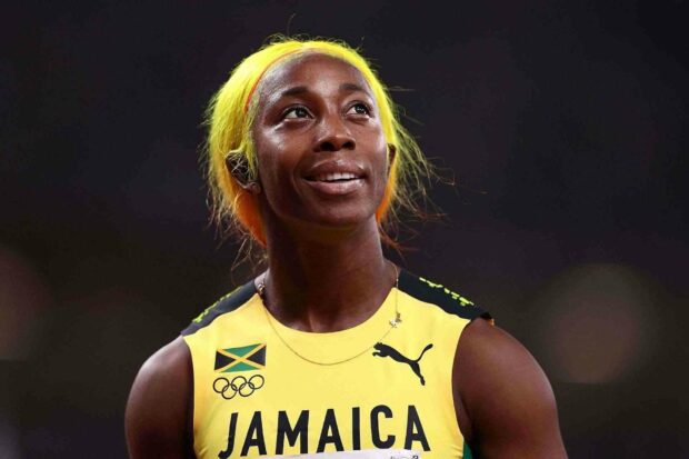 Shelly Ann Fraser Pryce looks focused during the race wearing a Jamaica uniform, HD Desktop Wallpaper