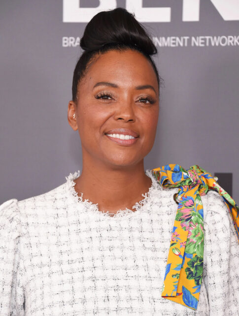 Smiling Aisha Taylor In Elegant Outfit   Free Wallpapers Collection