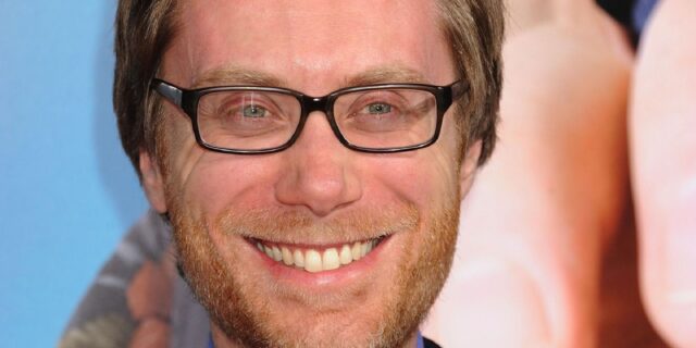 Stephen Merchant Close Up Portrait Smiling Face with Glasses Wallpaper