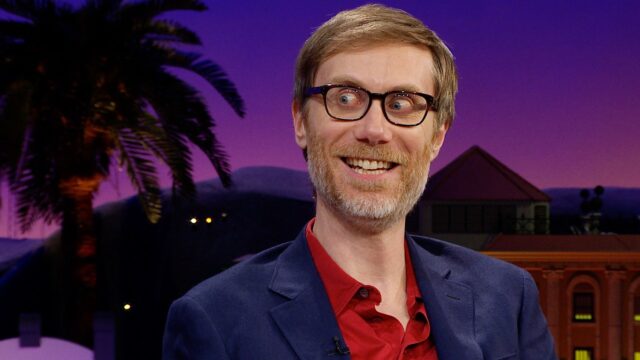 Stephen Merchant smiling in red shirt and blue blazer Stephen Merchant wallpapers background