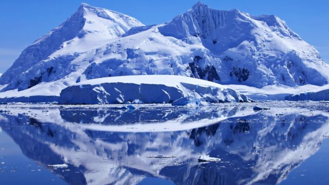 Stunning Arctic Ocean Wallpapers Snowy Mountains Reflecting On Calm Ice Covered Water