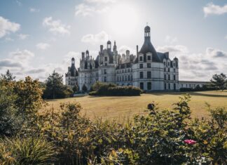 Stunning Chateau De Chambord Wallpaper With Historic Castle And Scenic Garden View
