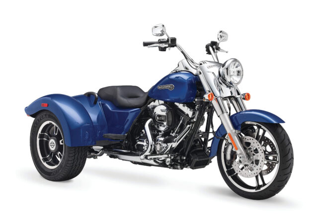 Stunning Harley Davidson Freewheeler Trike Wallpaper In Blue