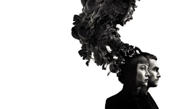 Sydney Lemmon Artful Black And White Portrait Wallpaper