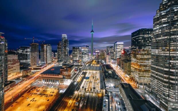 The CN Tower Canada Wallpapers lights up the Toronto skyline in the evening, HD Desktop Wallpaper