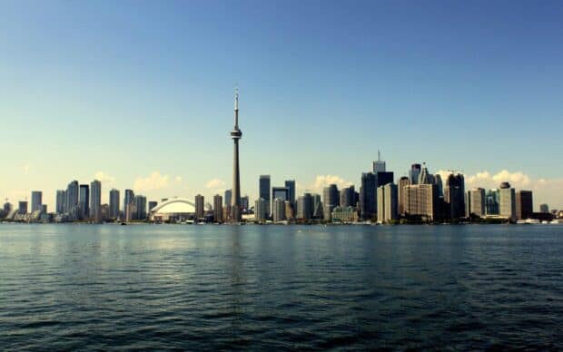 The CN Tower stands tall among the Toronto skyline in Canada on a clear day, HD Desktop Wallpaper