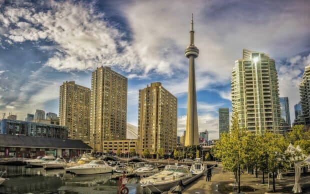 The CN Tower stands tall among Toronto buildings on a clear day in Canada, HD Desktop Wallpaper