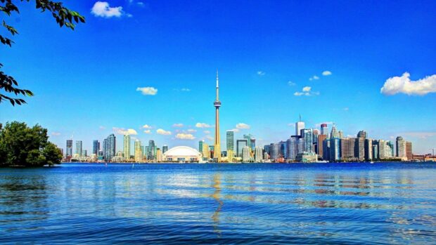 The CN Tower in Canada stands tall above the Toronto skyline on a clear day, HD Desktop Wallpaper