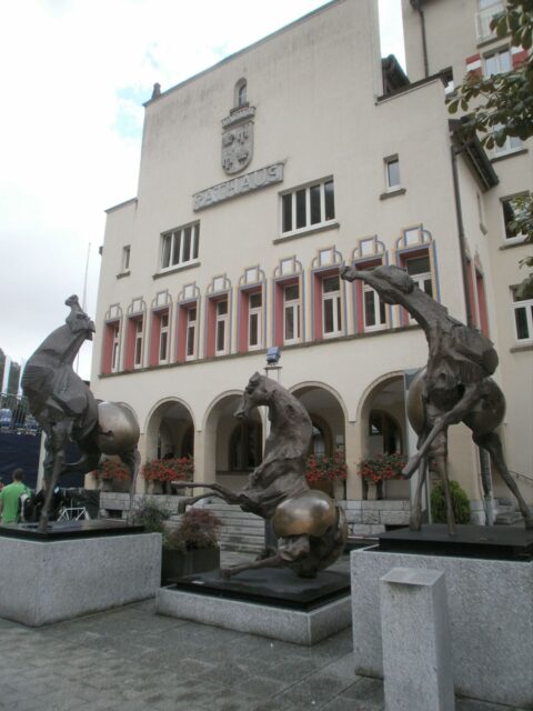 Vaduz Town Hall Sculptures Captured For Stunning Wallpapers
