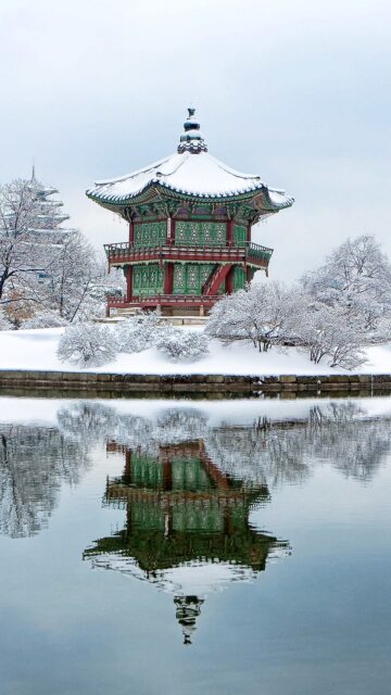 Winter Serenity South Korean Palace Reflection Wallpaper