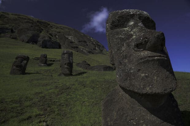699640 2735x1823 desktop hd easter island wallpaper image