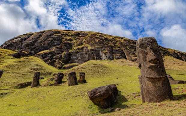699844 2880x1800 desktop hd easter island background photo