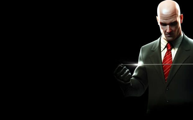 The hitman character is holding a garrote wire in his gloved hand ready to strike, HD Desktop Wallpaper