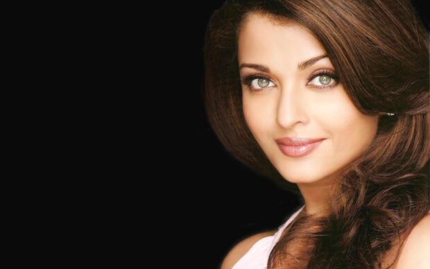 Aishwarya Rai close up portrait showing her bright eyes and gentle smile, 2K Desktop Wallpaper