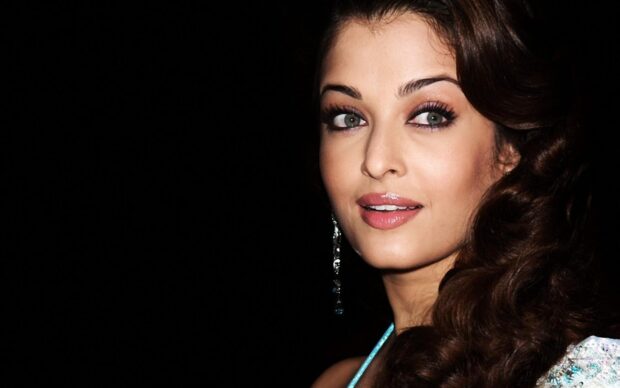 A close up portrait of Aishwarya Rai with elegant makeup and hairstyle, HD Desktop Wallpaper