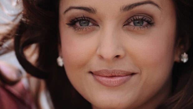 Aishwarya Rai shows a gentle smile with detailed facial features, HD Desktop Wallpaper (1)