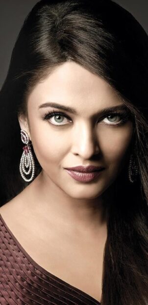 Aishwarya Rai wallpapers feature a close up portrait capturing her striking eyes and earrings, 2K Mobile Wallpaper