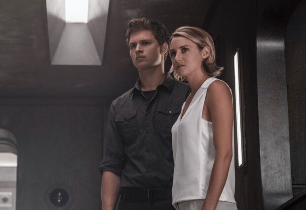 A serious moment between two characters in Allegiant wallpapers, HD Desktop Wallpaper
