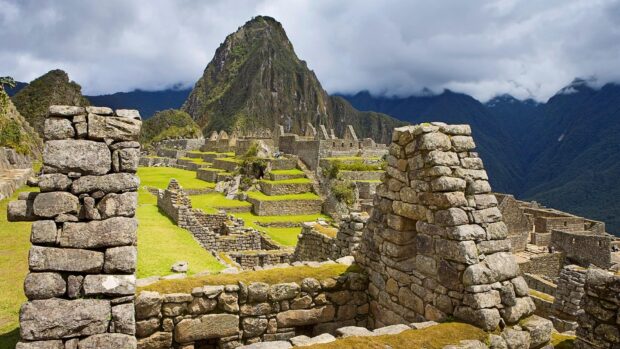 The Peru wallpapers show ancient Inca ruins at Machu Picchu with mountains and cloudy sky, HD Desktop Wallpaper