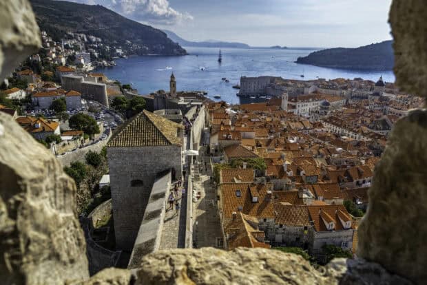 A scenic view of ancient city walls and rooftops in Dubrovnik by the sea, HD Desktop Wallpaper