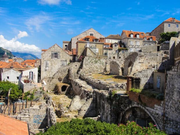 The ancient city walls of Dubrovnik stand tall under a clear blue sky, HD Desktop Wallpaper