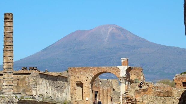 The historic Pompeii ruins showcase volcanic Mount Vesuvius in the background, HD Desktop Wallpaper