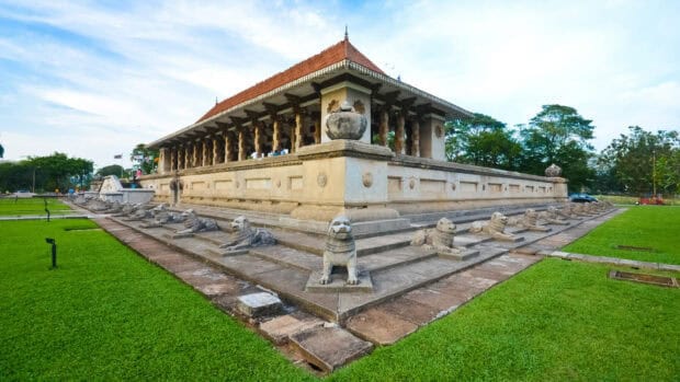 The historic stone building with sculptures is located in Colombo Sri Lanka, HD Desktop Wallpaper