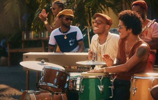 Anderson Paak and his band are playing instruments during a lively outdoor session, HD Desktop Wallpaper