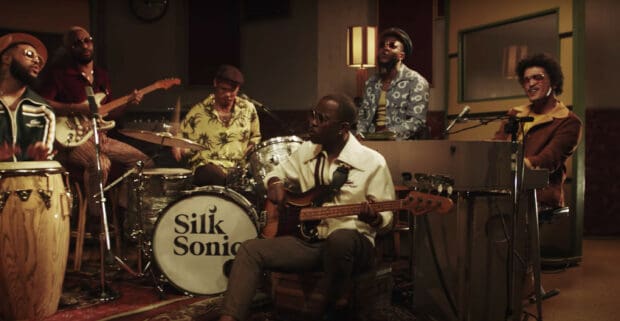 Anderson Paak performs with his band Silk Sonic in a vintage style studio, 2K Desktop Wallpaper