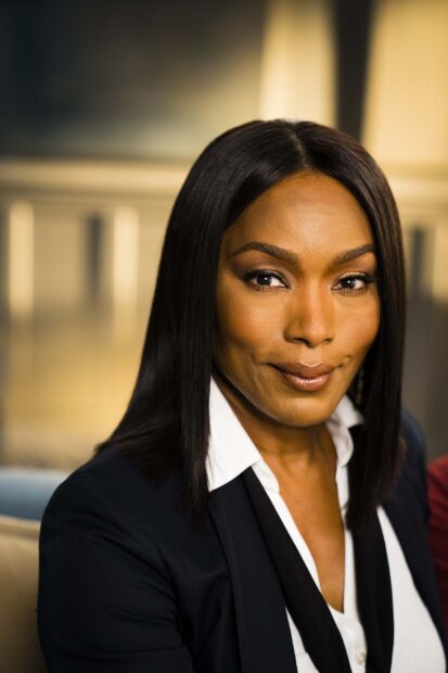 A close up portrait of Angela Bassett with a confident smile, 2K Mobile Wallpaper