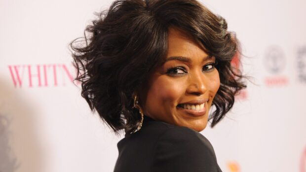 Angela Bassett smiling warmly at a public event with wavy hair, 2K Desktop Wallpaper