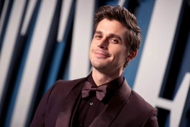 Antoni Porowski smiles confidently wearing a dark suit with a bow tie at an event, 2K Desktop Wallpaper
