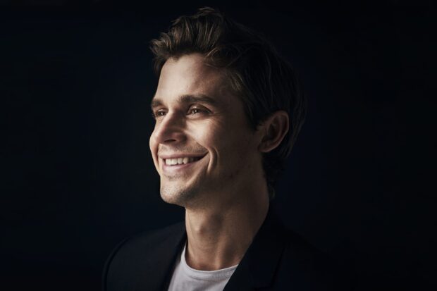 Antoni Porowski wallpapers showing a close up of his smiling face against a dark background, HD Desktop Wallpaper