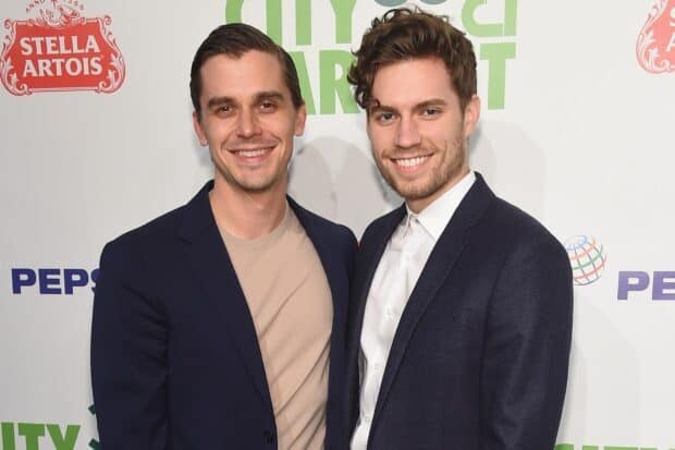 Antoni Porowski wallpapers show him smiling with another man at an event, HD Desktop Wallpaper