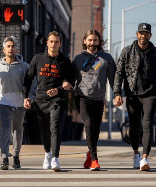 Antoni Porowski is walking with three friends on a city street crossing, HD Desktop Wallpaper