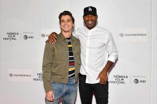 Antoni Porowski is standing with a friend smiling at an event, 2K Desktop Wallpaper