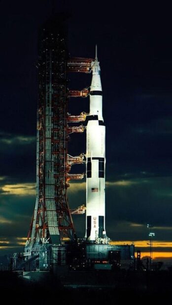 The Apollo 13 rocket stands on the launch pad against a darkening sky at dusk, HD Mobile Wallpaper