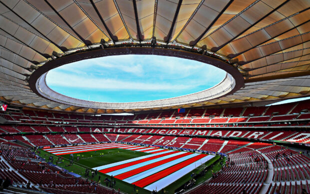 The Atletico Madrid stadium shows fans and a vibrant field, 2K Desktop Wallpaper