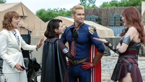 Aya Cash stands talking with three characters in costume outdoors, 4K Desktop Wallpaper