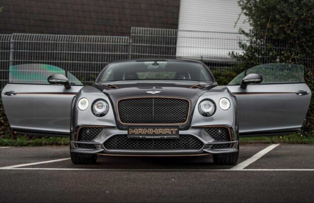 A Bentley Continental GT sports car with opened doors is parked outdoors, HD Desktop Wallpaper