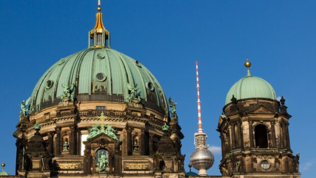 The Berlin Cathedral stands with detailed sculptures and a blue sky in the background, 4K Desktop Wallpaper