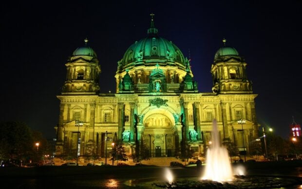 The Berlin Cathedral is illuminated with green lights against a dark night sky, HD Desktop Wallpaper